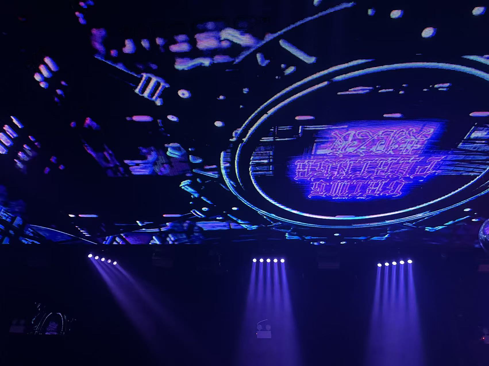 Crime Partner 2.0 ceiling visuals